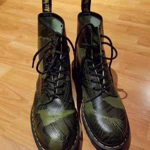 Dr. Martens Geostripe 1460 (Green)